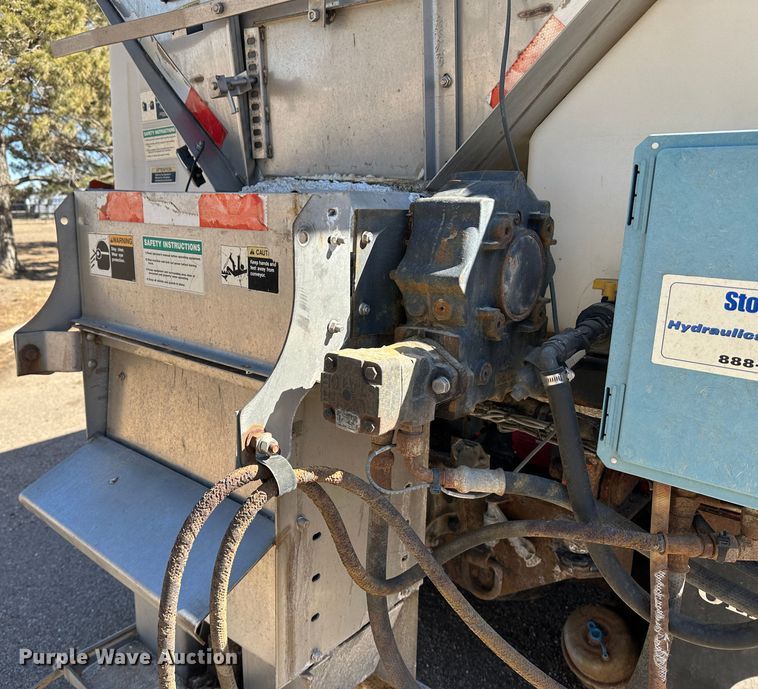 image for item LT9055 2005 International 7400  dump truck