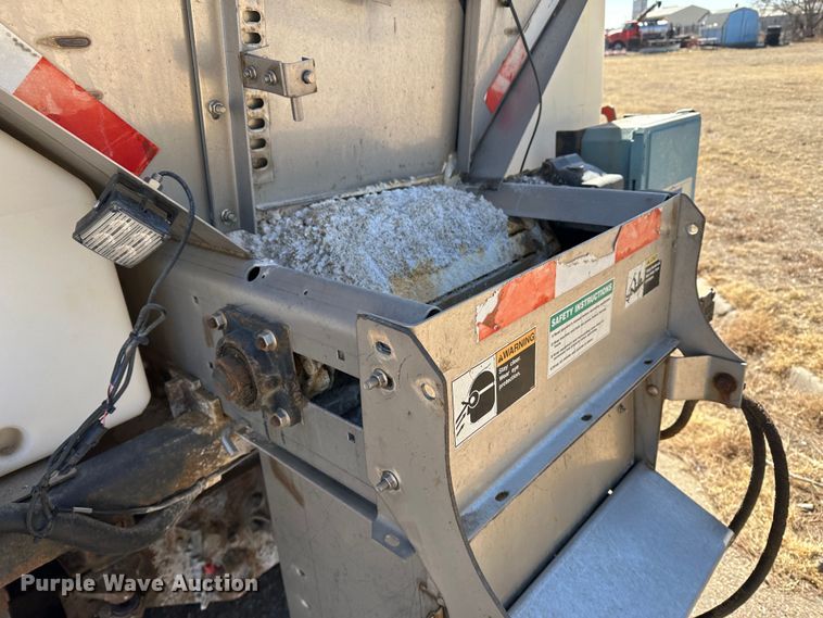 image for item LT9055 2005 International 7400  dump truck