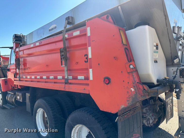 image for item LT9055 2005 International 7400  dump truck