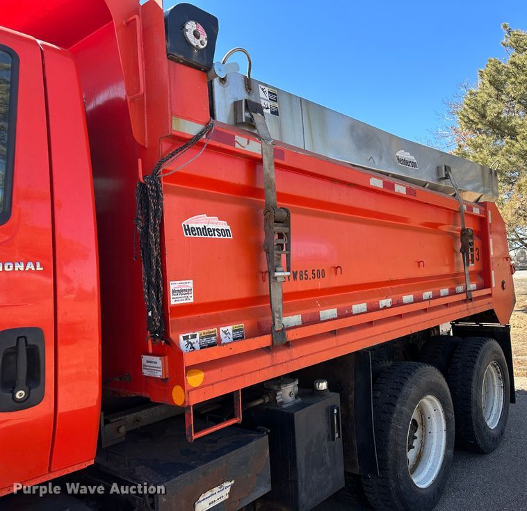 image for item LT9055 2005 International 7400  dump truck