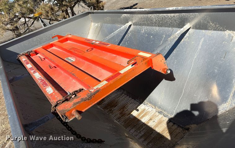 image for item LT9055 2005 International 7400  dump truck