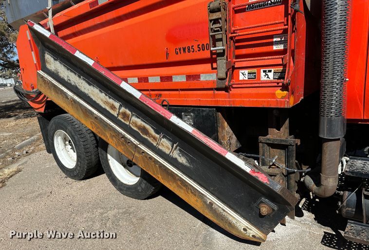 image for item LT9055 2005 International 7400  dump truck