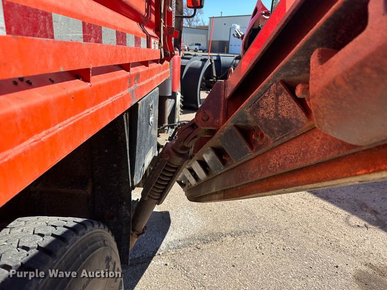 image for item LT9055 2005 International 7400  dump truck