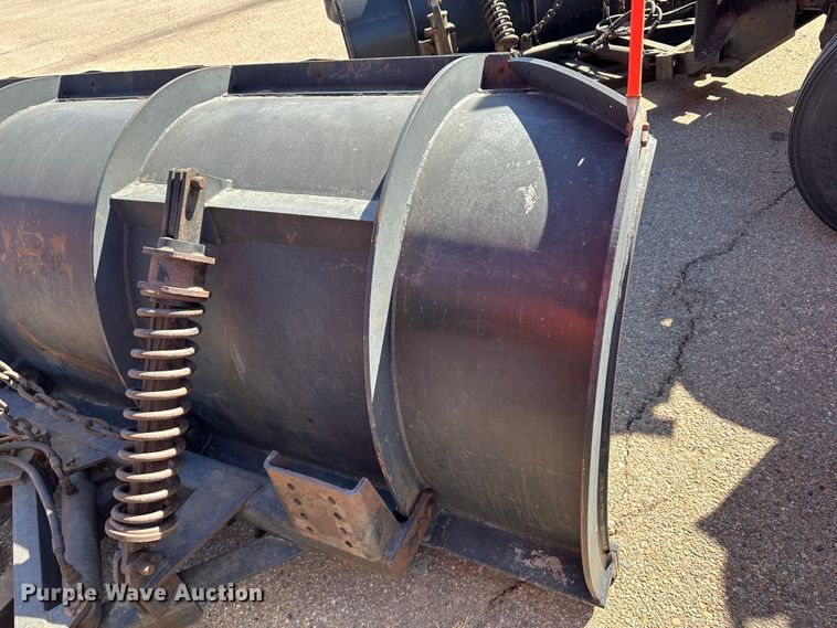 image for item LT9055 2005 International 7400  dump truck