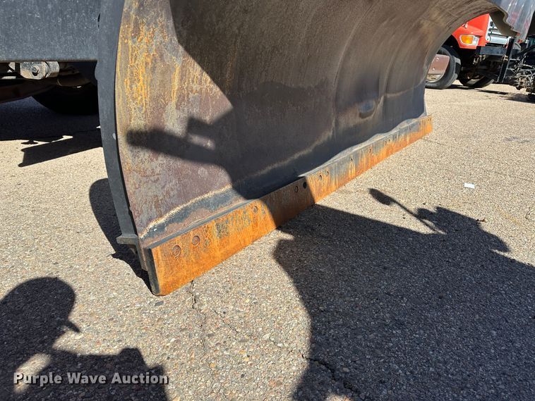 image for item LT9055 2005 International 7400  dump truck