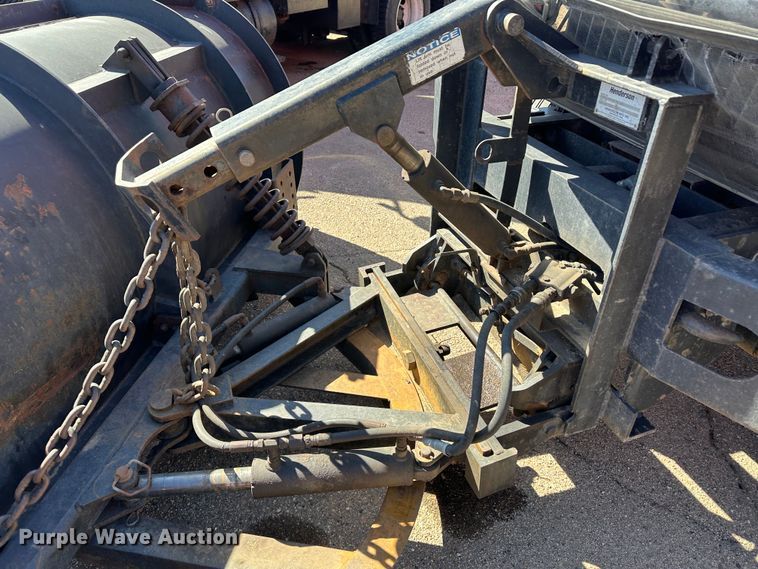 image for item LT9055 2005 International 7400  dump truck