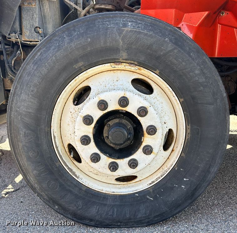 image for item LT9055 2005 International 7400  dump truck