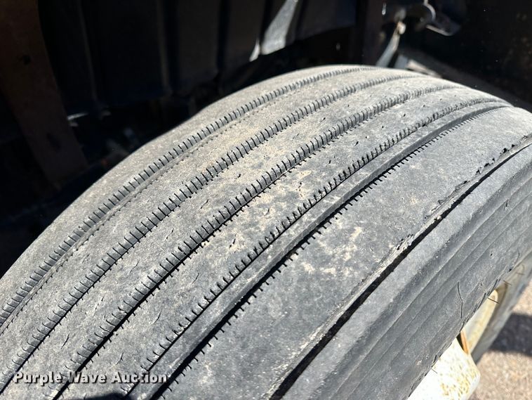 image for item LT9055 2005 International 7400  dump truck