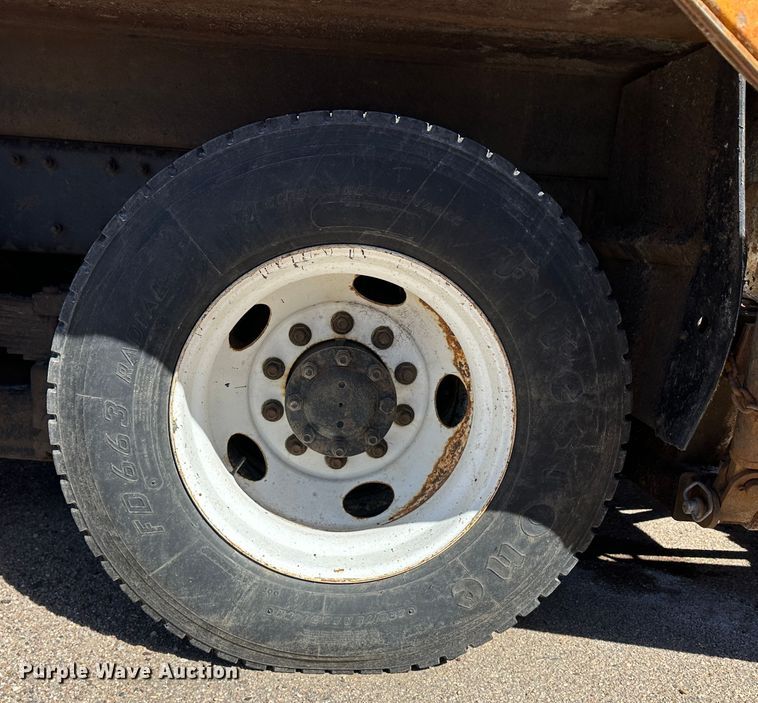 image for item LT9055 2005 International 7400  dump truck