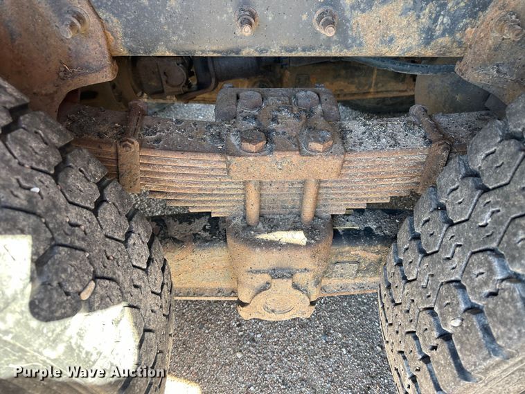 image for item LT9055 2005 International 7400  dump truck