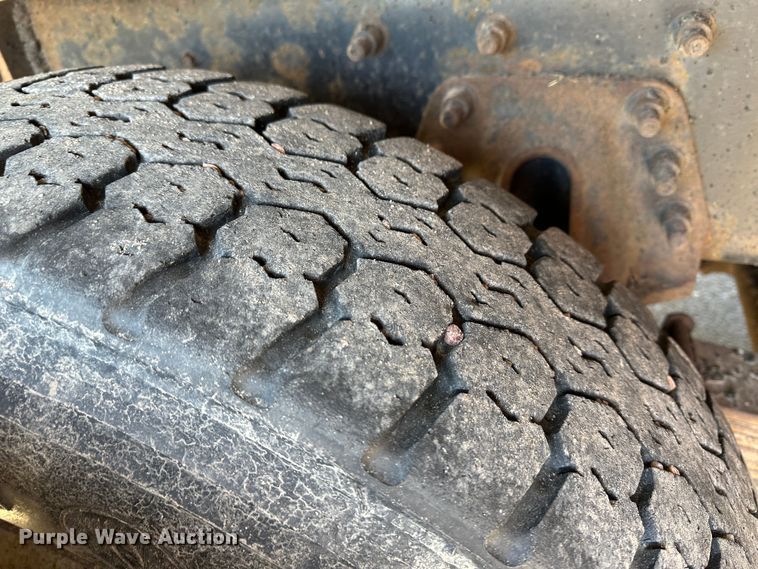 image for item LT9055 2005 International 7400  dump truck