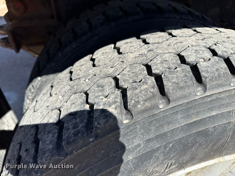 image for item LT9055 2005 International 7400  dump truck