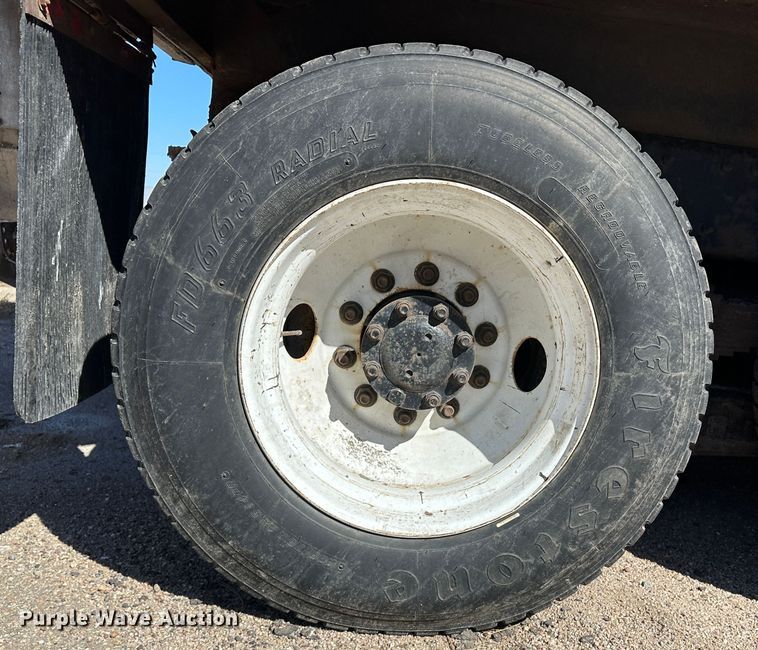 image for item LT9055 2005 International 7400  dump truck