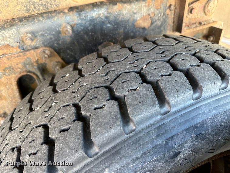 image for item LT9055 2005 International 7400  dump truck