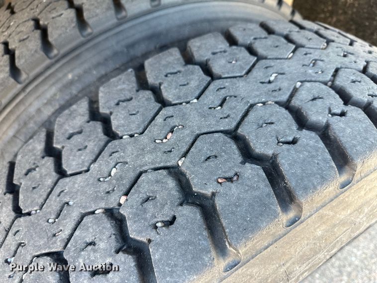 image for item LT9055 2005 International 7400  dump truck