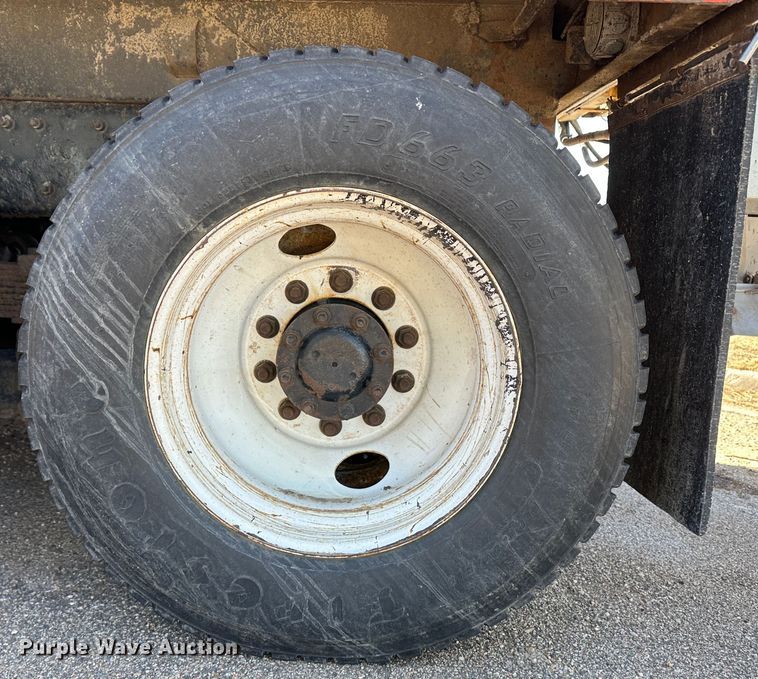 image for item LT9055 2005 International 7400  dump truck