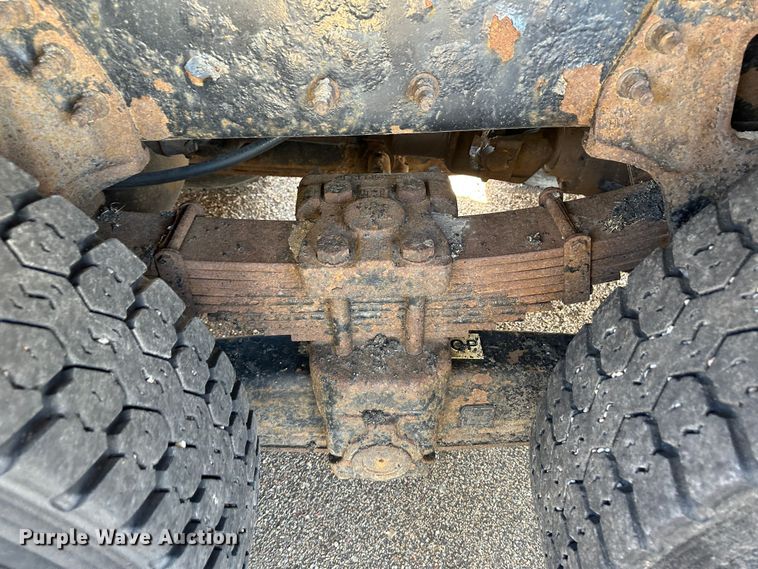 image for item LT9055 2005 International 7400  dump truck