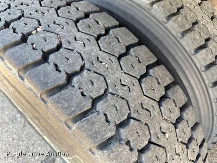 image for item LT9055 2005 International 7400  dump truck