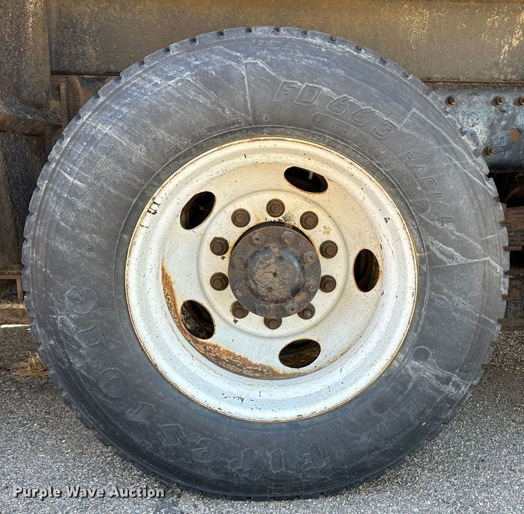 image for item LT9055 2005 International 7400  dump truck