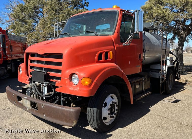 image for item LT9056 2000 Sterling L7500  oil distributor truck