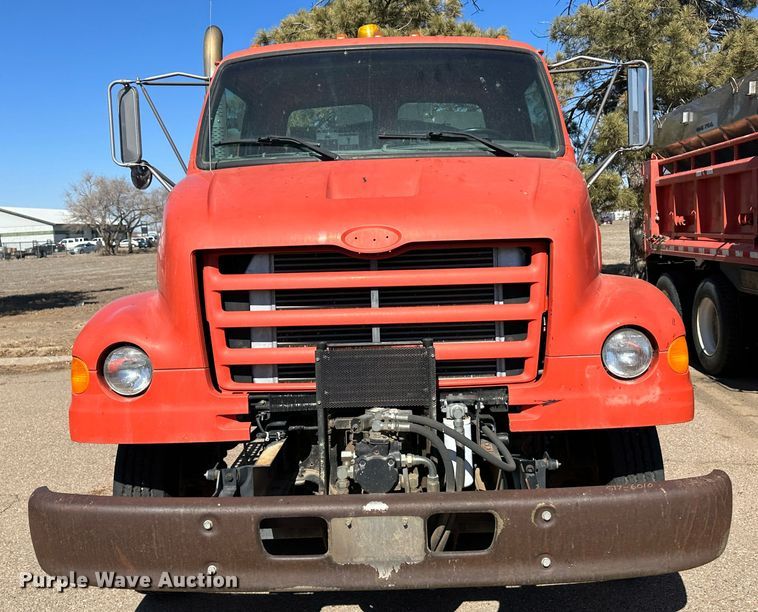 image for item LT9056 2000 Sterling L7500  oil distributor truck