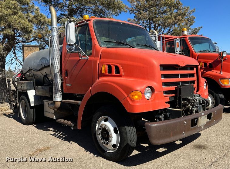 image for item LT9056 2000 Sterling L7500  oil distributor truck