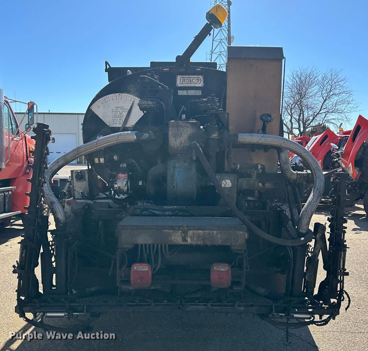 image for item LT9056 2000 Sterling L7500  oil distributor truck