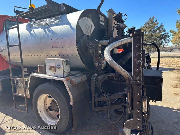 image for item LT9056 2000 Sterling L7500  oil distributor truck