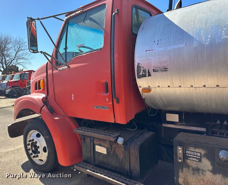 image for item LT9056 2000 Sterling L7500  oil distributor truck