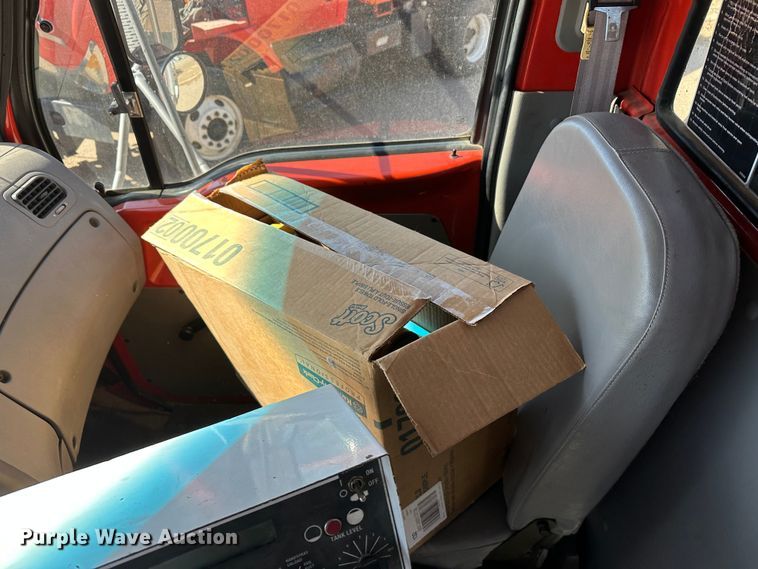 image for item LT9056 2000 Sterling L7500  oil distributor truck