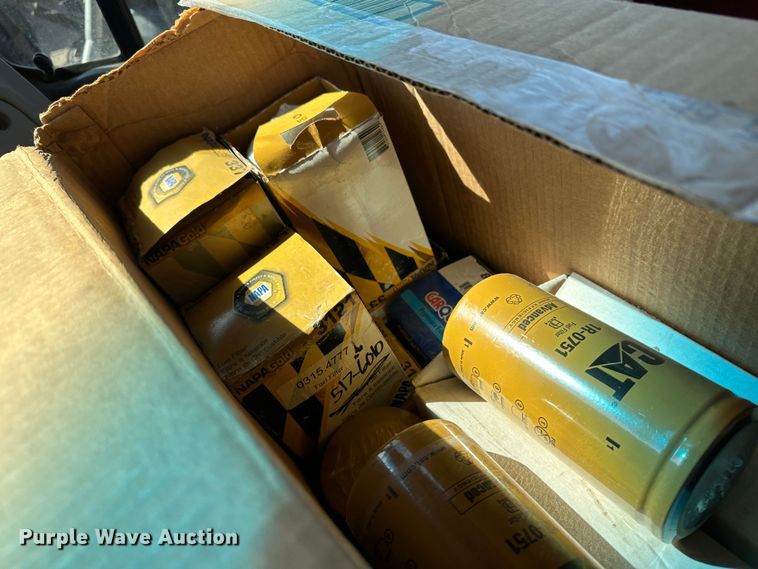 image for item LT9056 2000 Sterling L7500  oil distributor truck