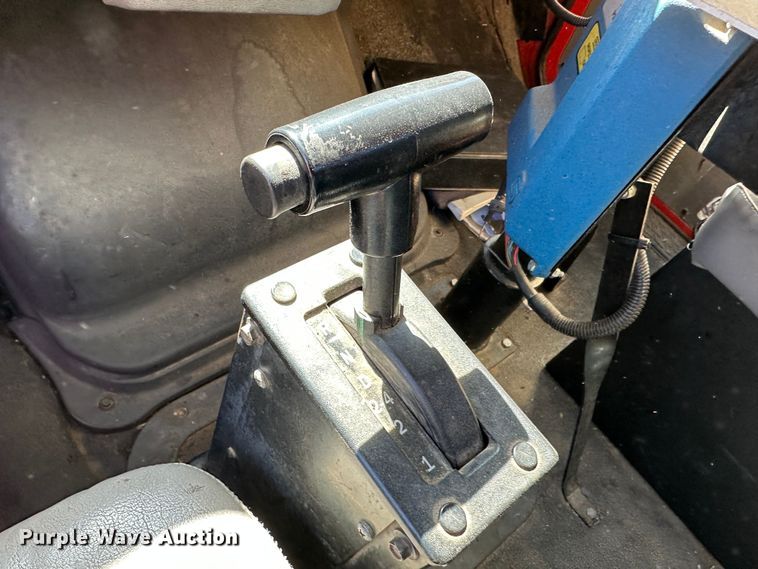 image for item LT9056 2000 Sterling L7500  oil distributor truck