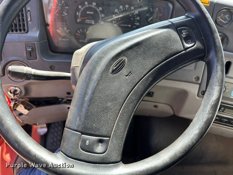 image for item LT9056 2000 Sterling L7500  oil distributor truck