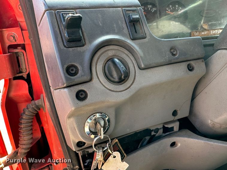 image for item LT9056 2000 Sterling L7500  oil distributor truck