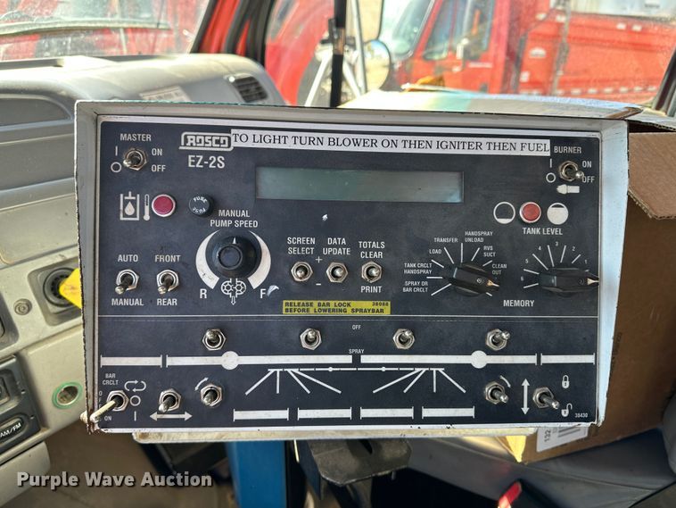 image for item LT9056 2000 Sterling L7500  oil distributor truck