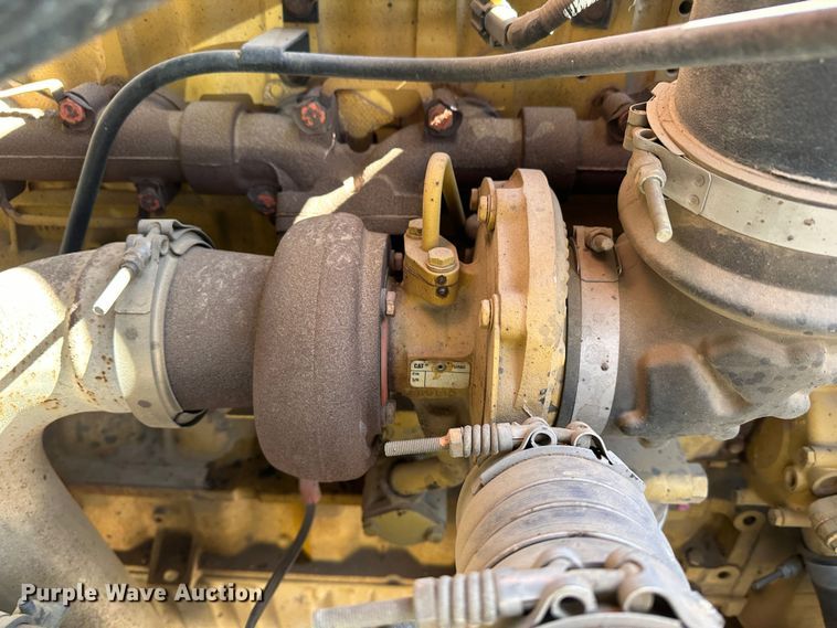 image for item LT9056 2000 Sterling L7500  oil distributor truck