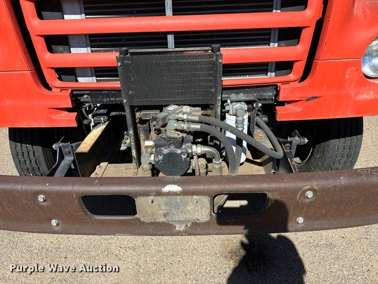 image for item LT9056 2000 Sterling L7500  oil distributor truck