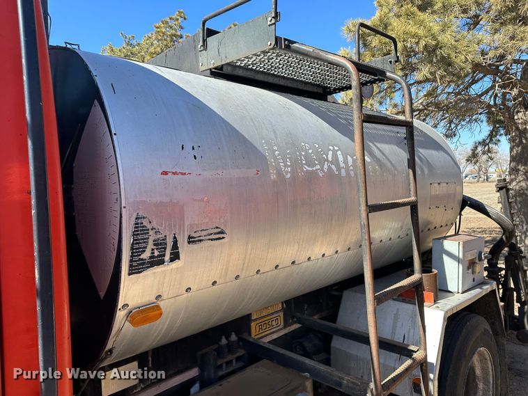 image for item LT9056 2000 Sterling L7500  oil distributor truck