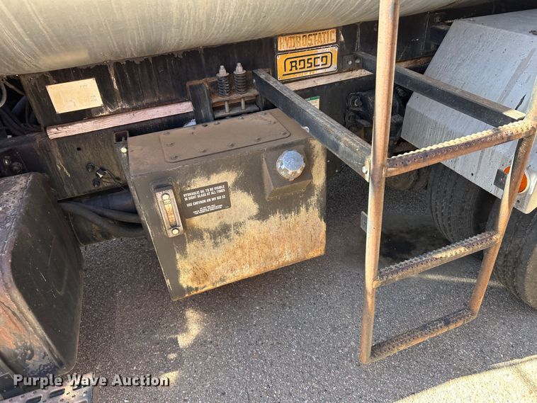 image for item LT9056 2000 Sterling L7500  oil distributor truck