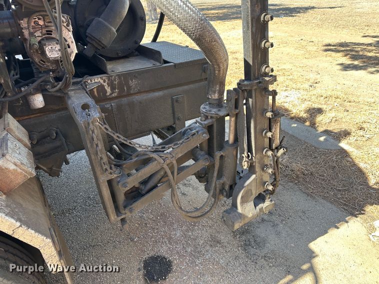 image for item LT9056 2000 Sterling L7500  oil distributor truck