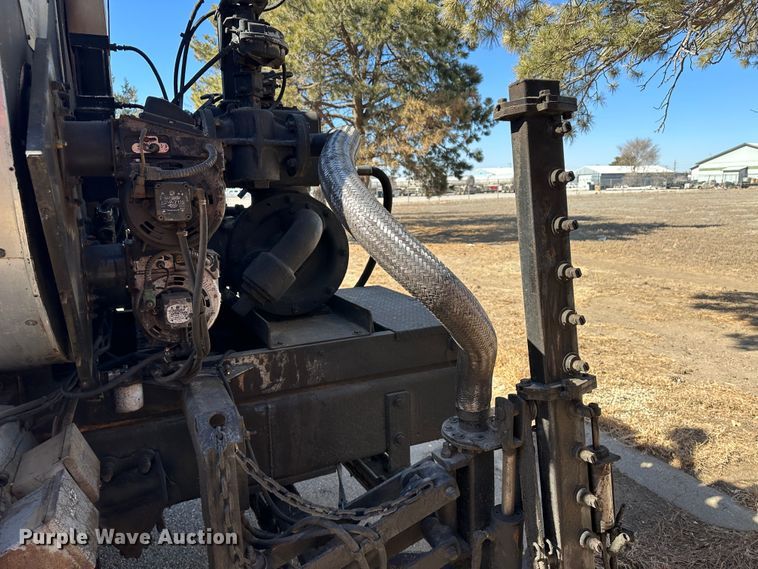 image for item LT9056 2000 Sterling L7500  oil distributor truck