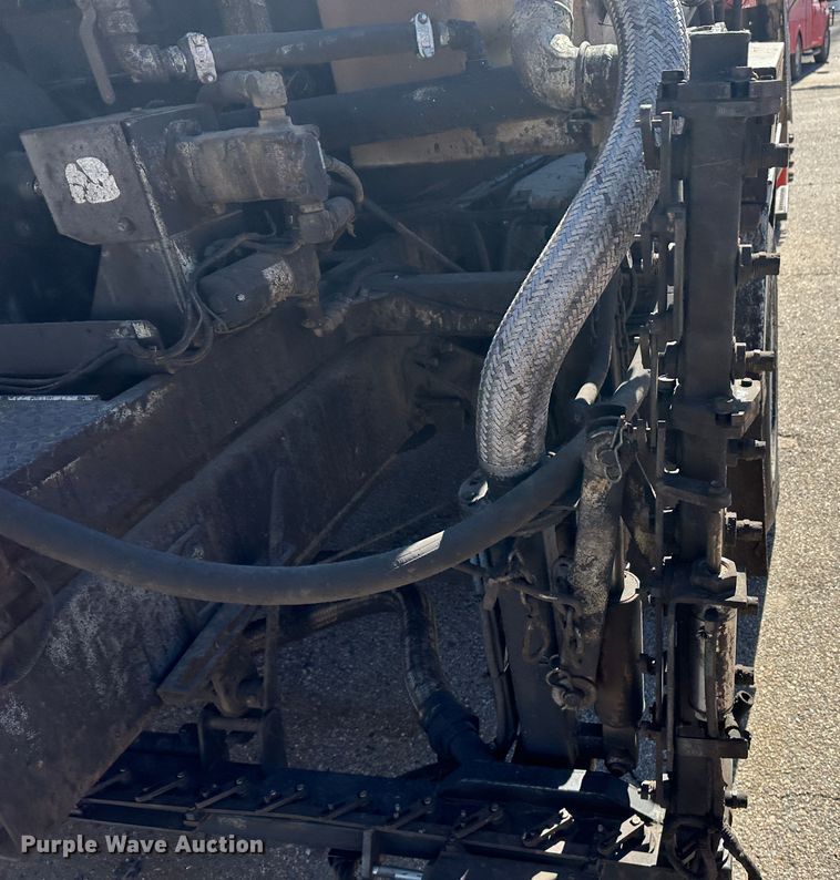 image for item LT9056 2000 Sterling L7500  oil distributor truck