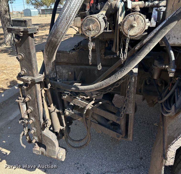 image for item LT9056 2000 Sterling L7500  oil distributor truck