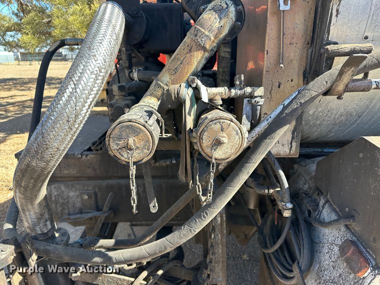 image for item LT9056 2000 Sterling L7500  oil distributor truck