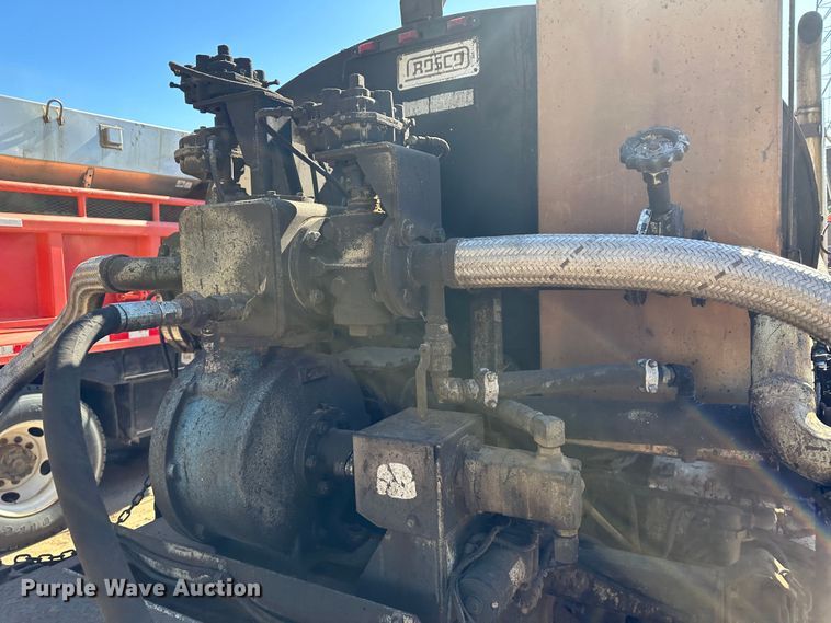 image for item LT9056 2000 Sterling L7500  oil distributor truck