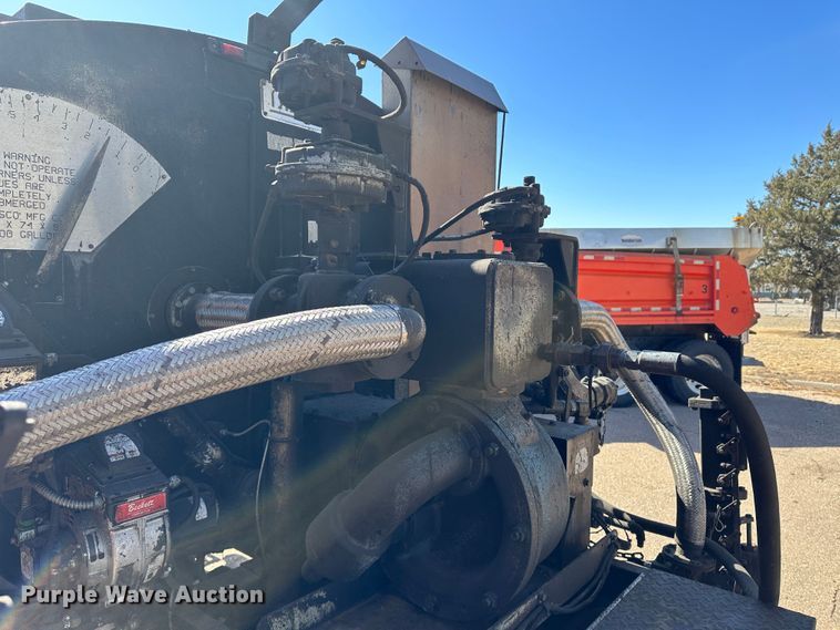 image for item LT9056 2000 Sterling L7500  oil distributor truck