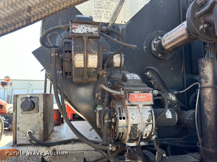 image for item LT9056 2000 Sterling L7500  oil distributor truck