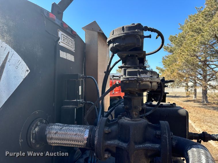 image for item LT9056 2000 Sterling L7500  oil distributor truck