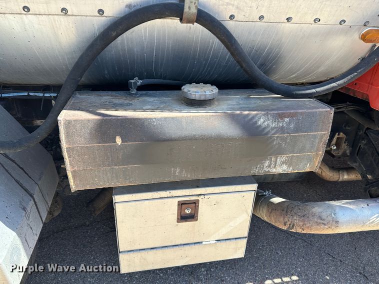 image for item LT9056 2000 Sterling L7500  oil distributor truck