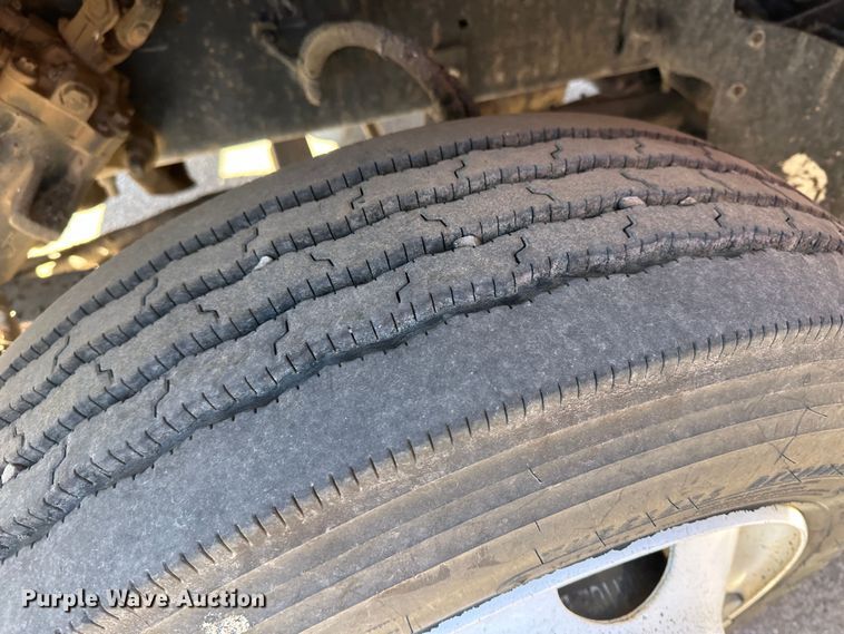 image for item LT9056 2000 Sterling L7500  oil distributor truck